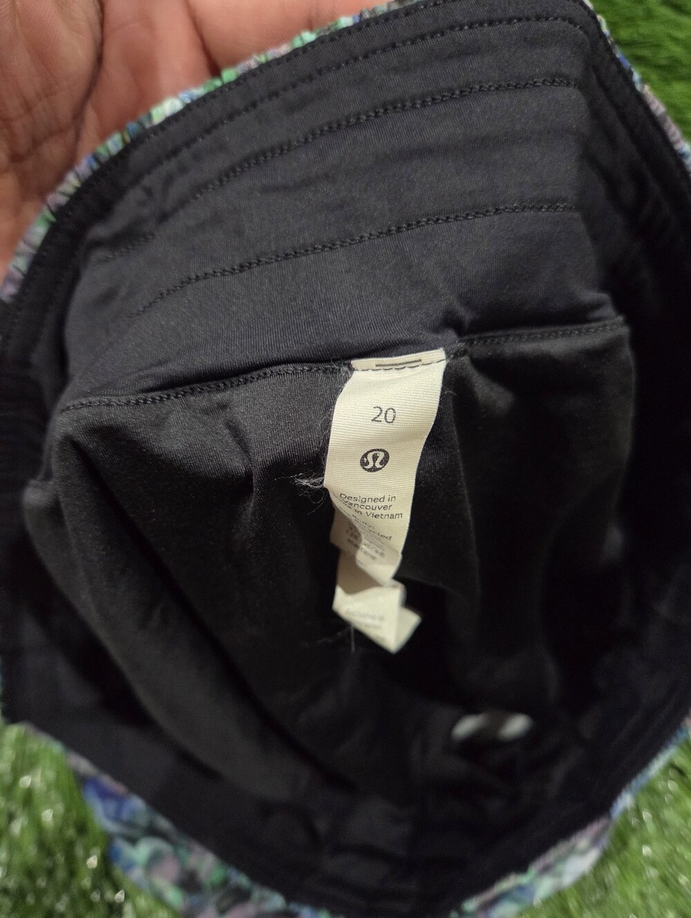Lululemon Track That Mid-Rise shorts - Picture 4 of 4
